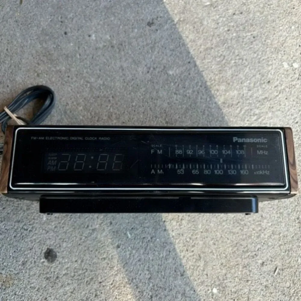 Panasonic Model RC-6115 FM-AM Electronic Digital Clock Radio *Works*